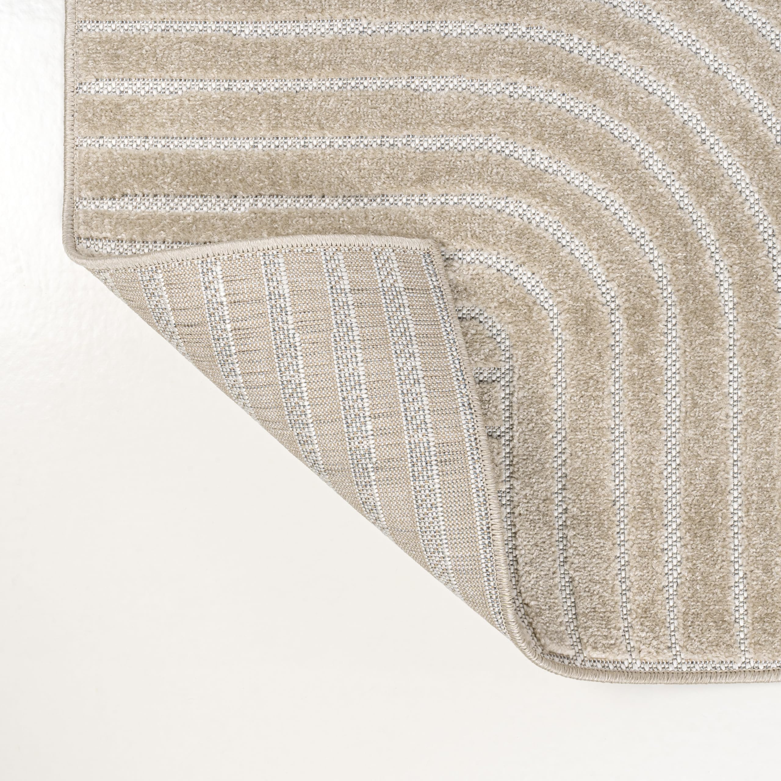JONATHAN Y Hallie rug suits pet-friendly homes with resistant polypropylene fibers