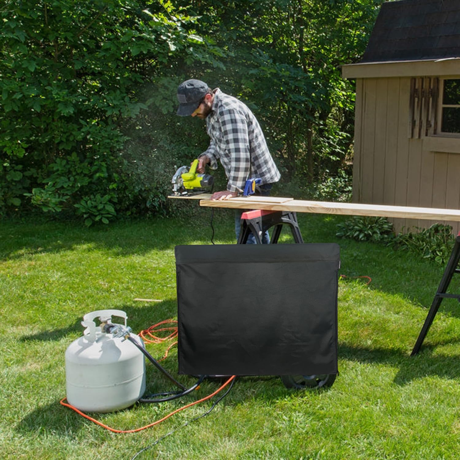 Top opening enables quick refueling access while running