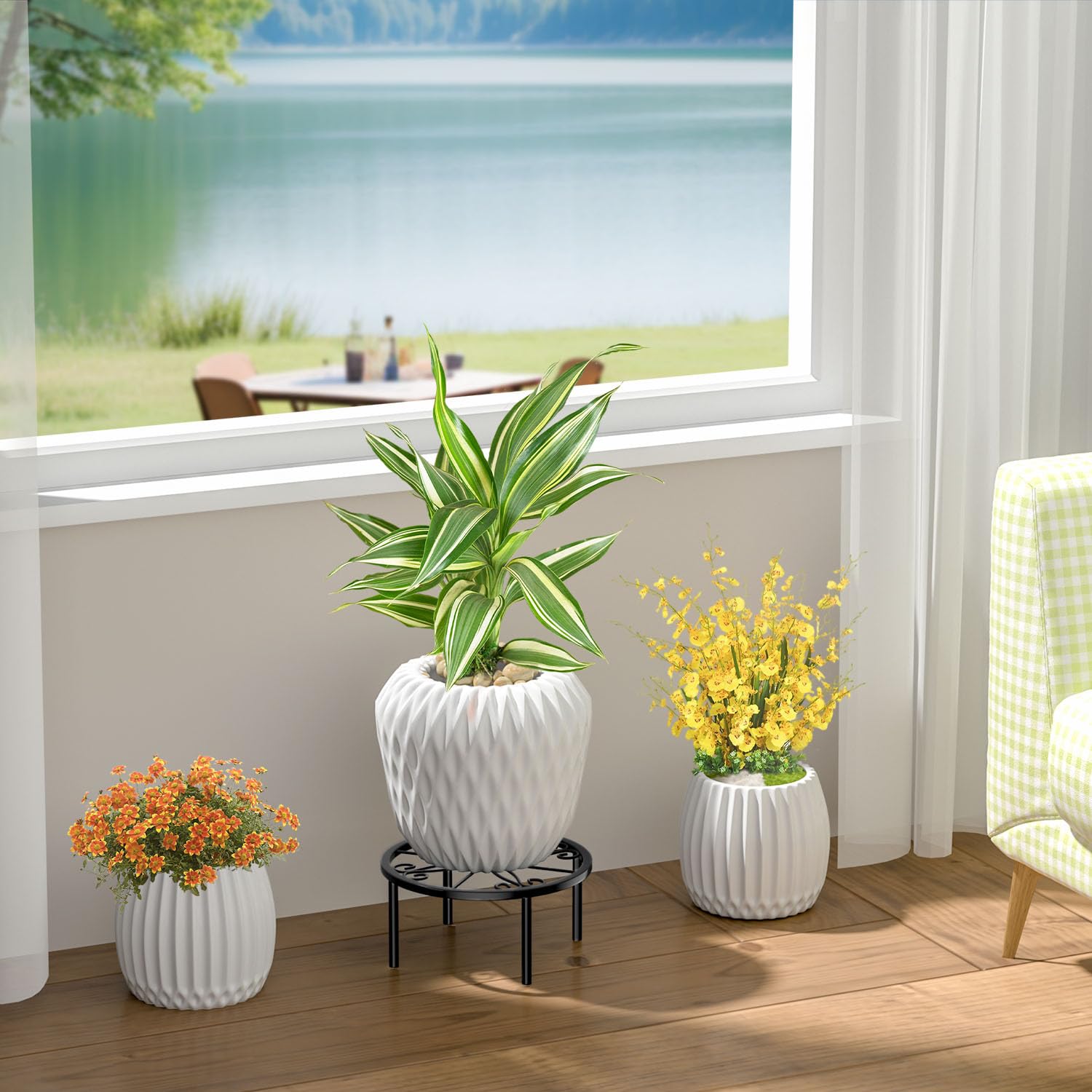 Josmimic versatile stand for plants or small decorative items.