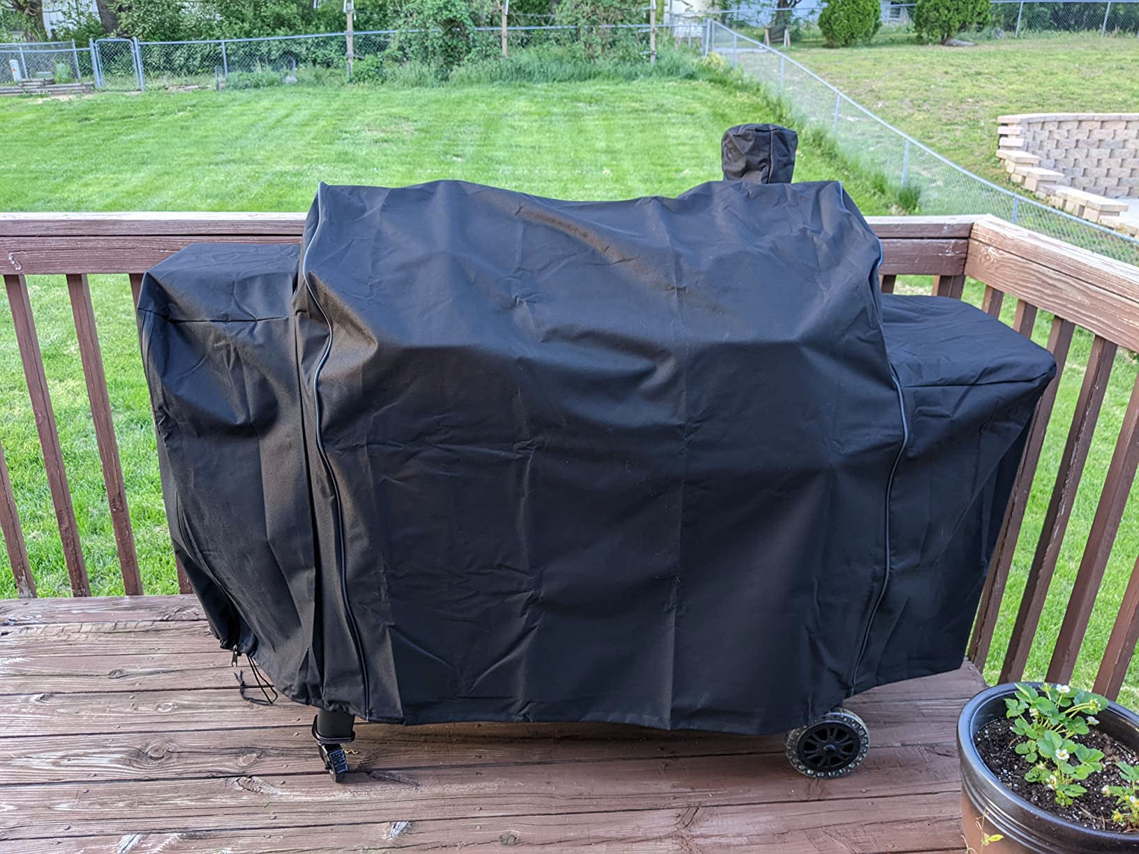JRTAL Westeco grill cover cleans easily with water or damp cloth.