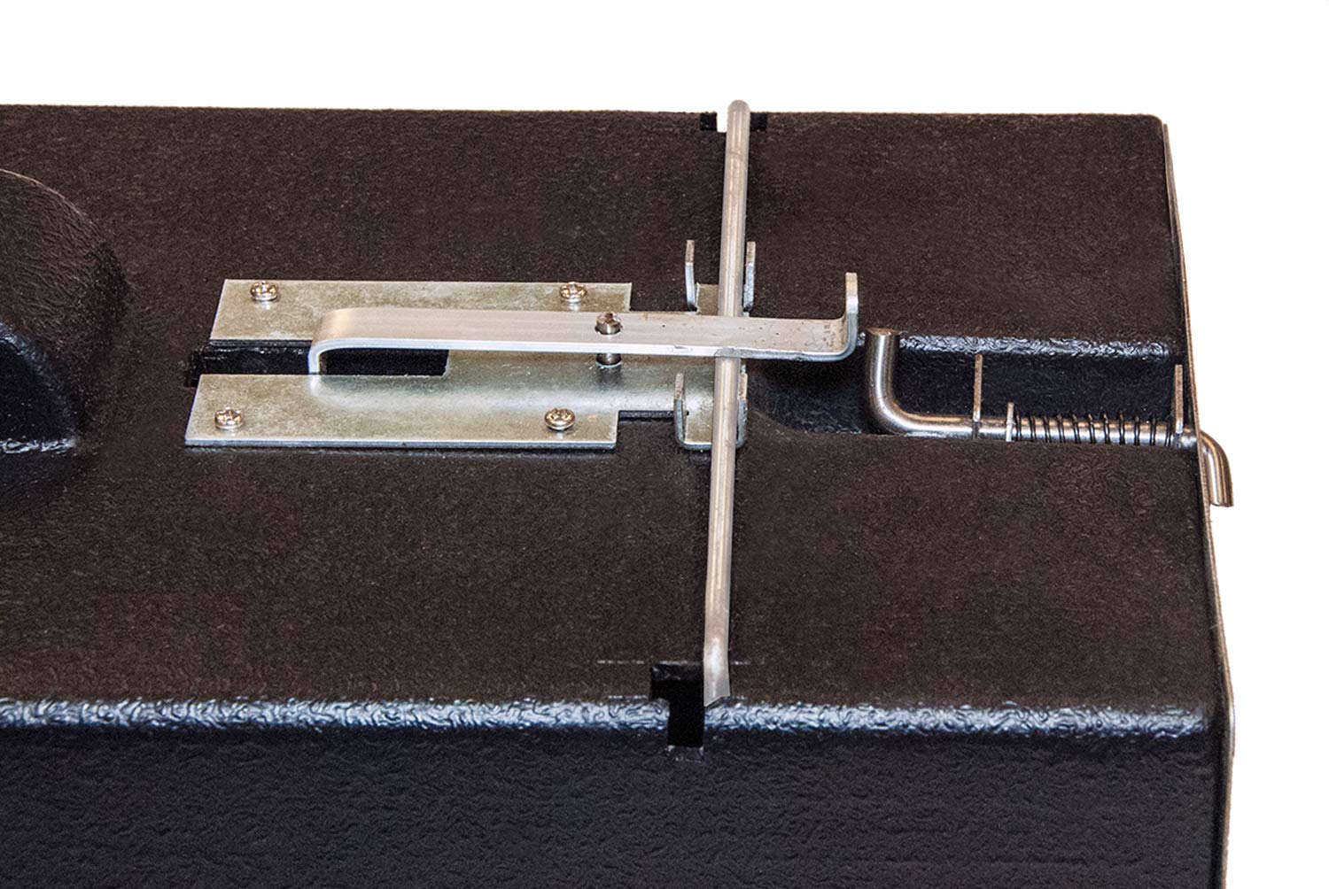 JT Eaton Answer 475N ideal for skunks and medium-sized pests.