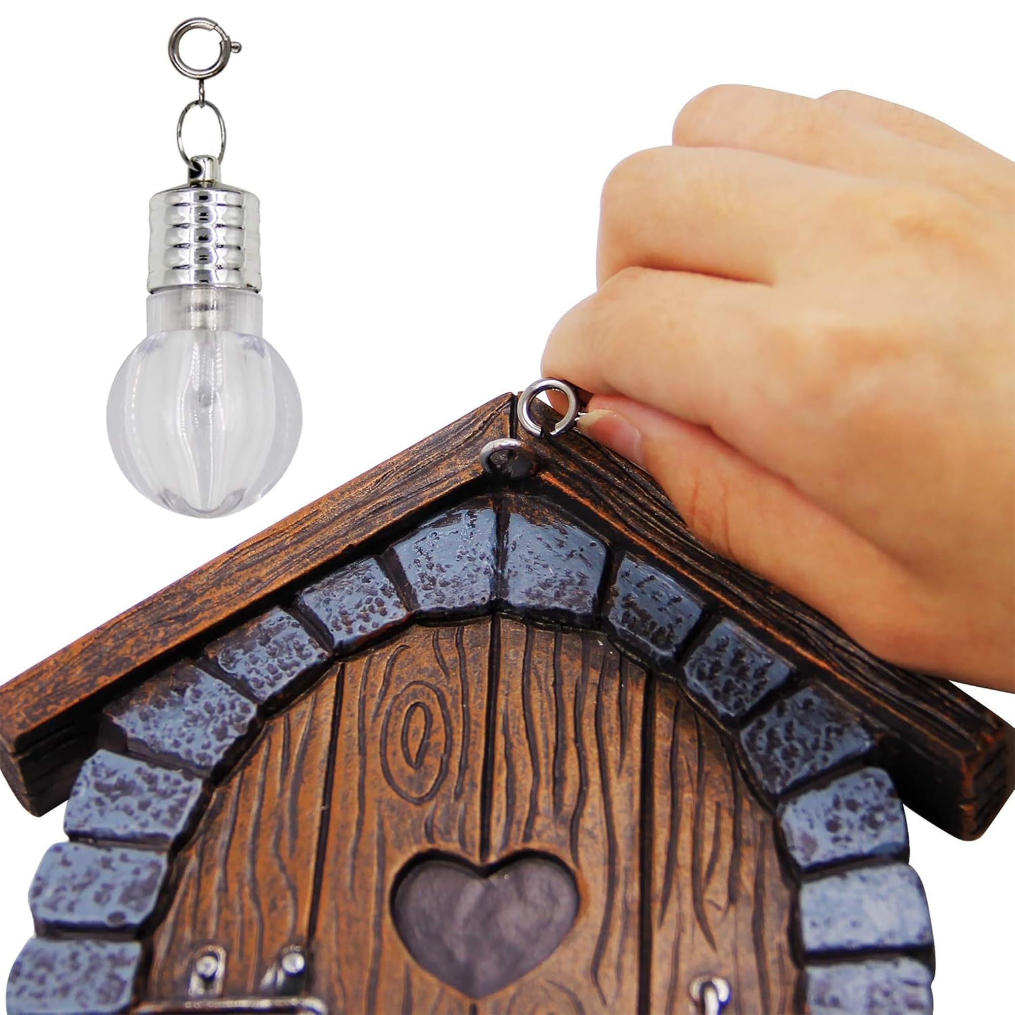 Back-keyhole design helps mount the doors easily to trees.