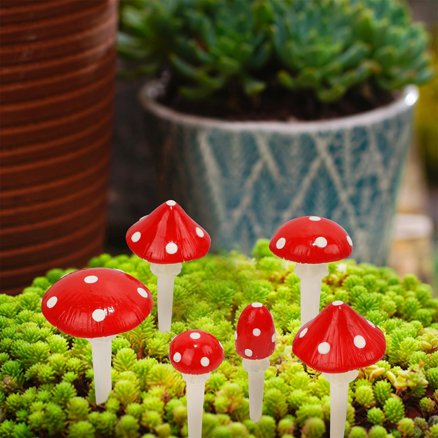 Juegoal hand-painted resin mushroom closeup shows detailed craft
