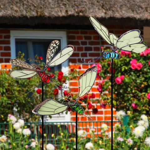 Juegoal spring-connected wings stake sways gently with the breeze.