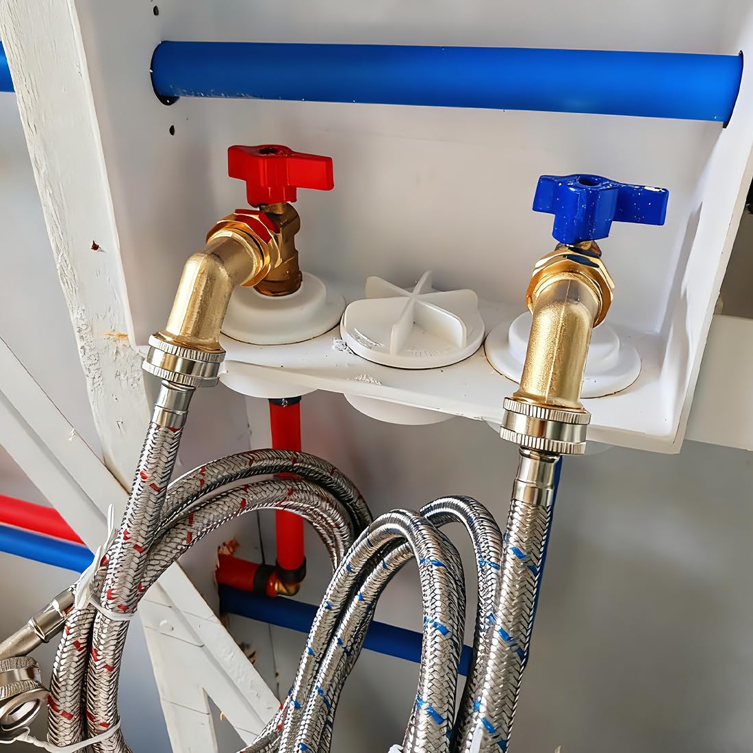 JUNHOME elbow relieves hose strain at the faucet for easier setup.