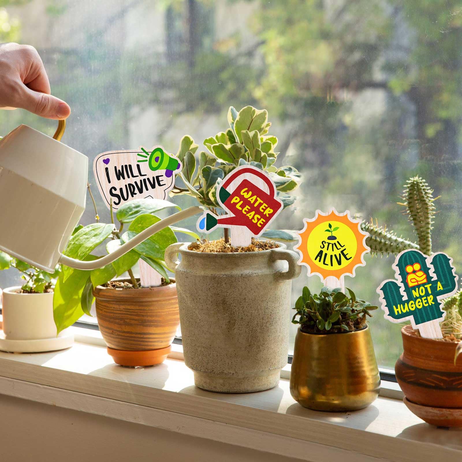 JUYRLE 4.7-by-2.5-inch labels remain highly visible in pots and beds.