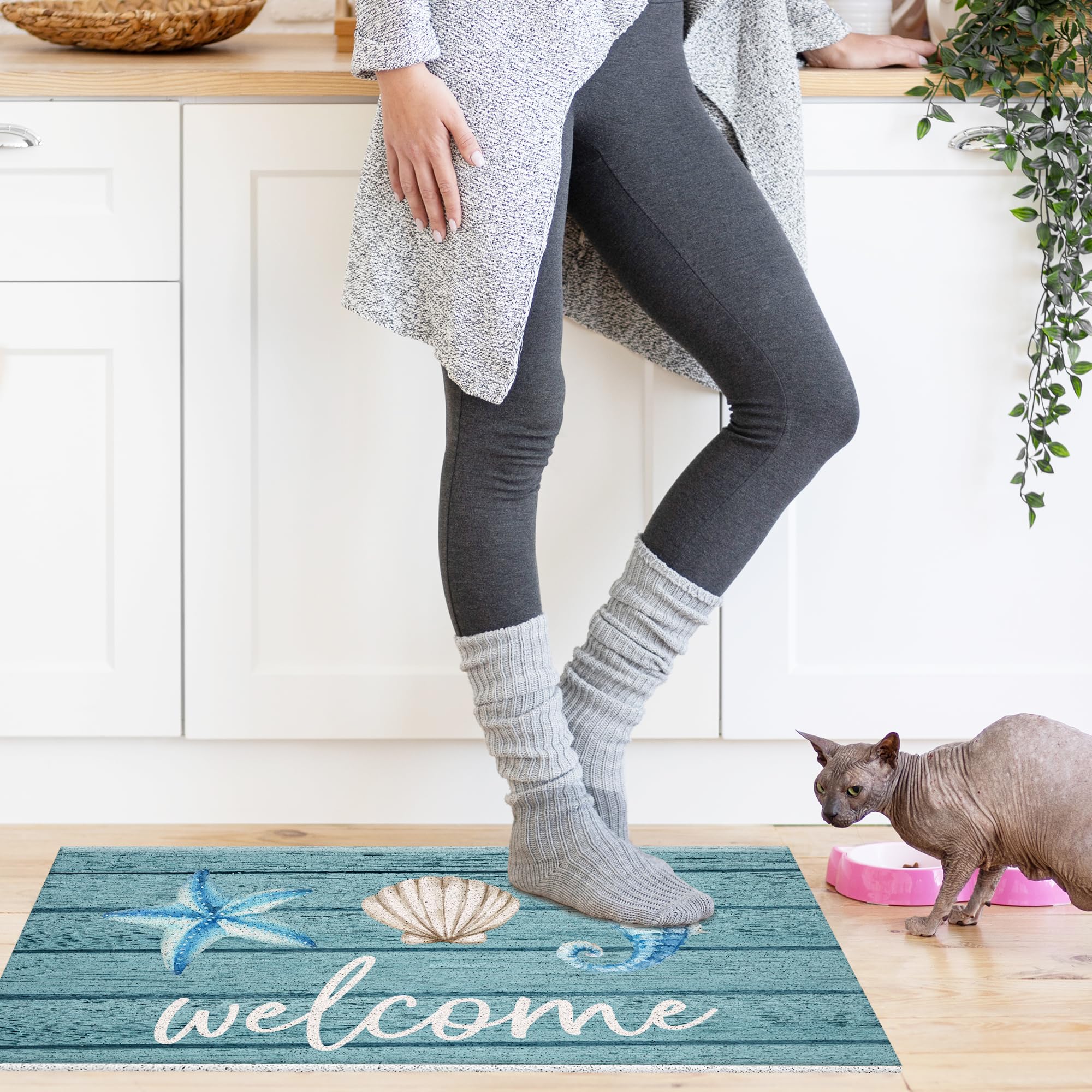 Jvpke Beach Welcome Mat dirt-control features capture dirt and debris at the doorway.