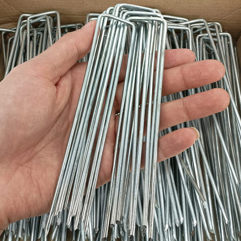 Jxrhy 100-pack 6-inch garden staples pack securing landscape fabric and weed barrier.