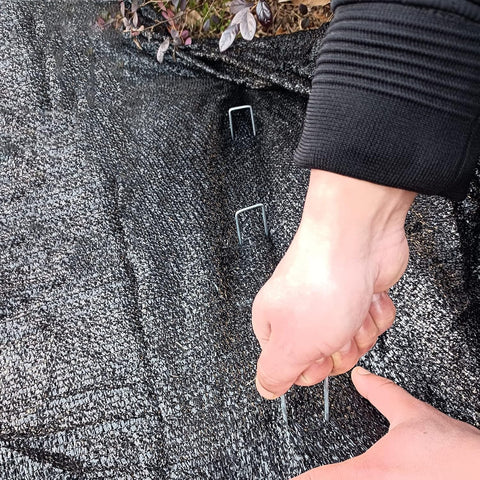 Jxrhy multi-use staples secure fabric, hoses, and edging