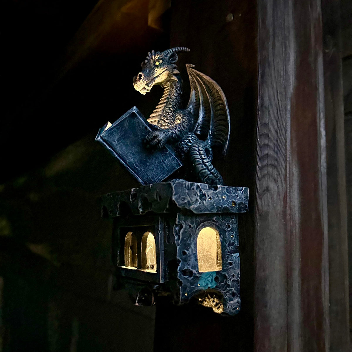 Jy.Cozy garden dragon statue on podium enhances outdoor decor.
