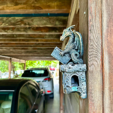 Rust-proof hardware for quick, drill-free mounting.