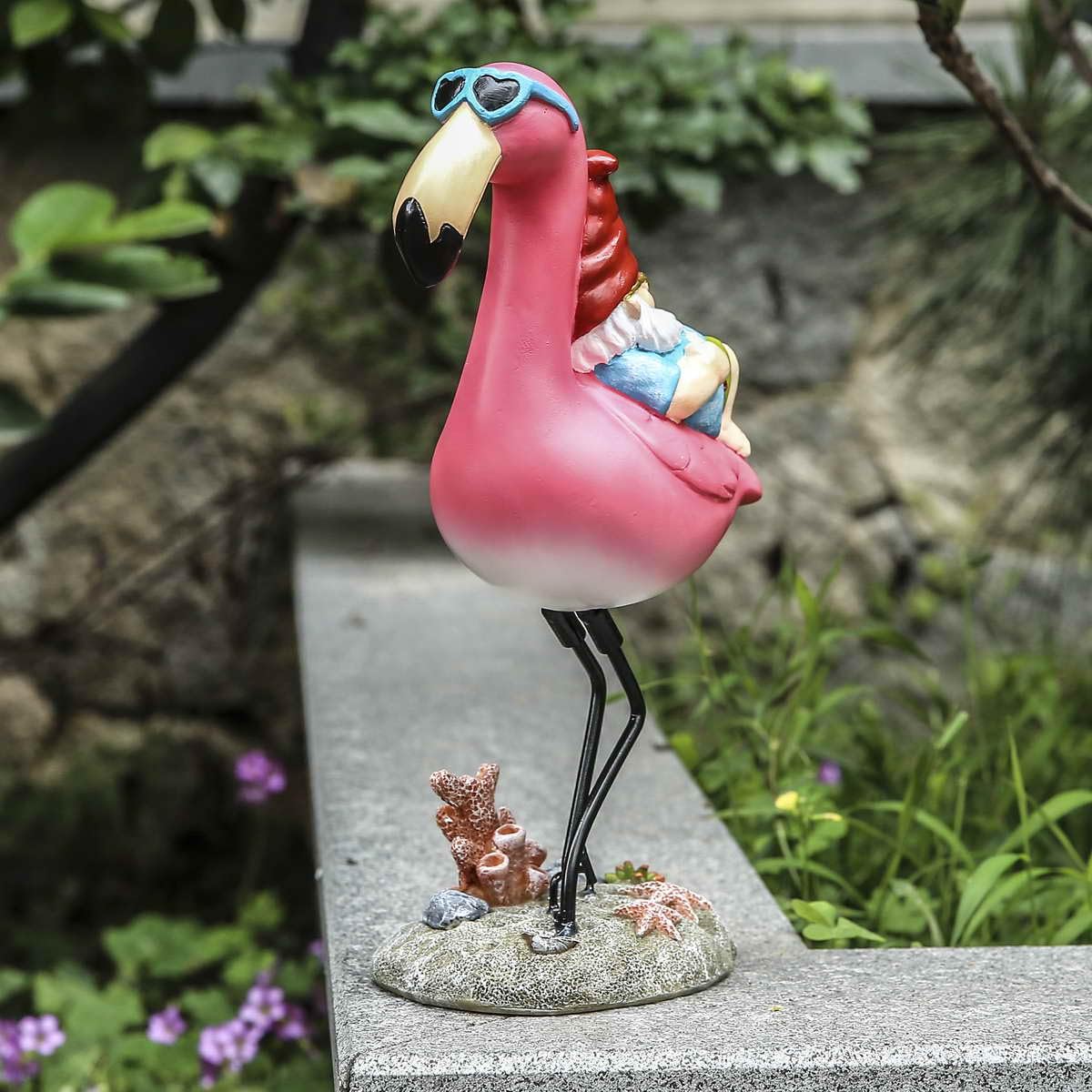 Jy.Cozy beach day gnome figurine enhances patio ambiance