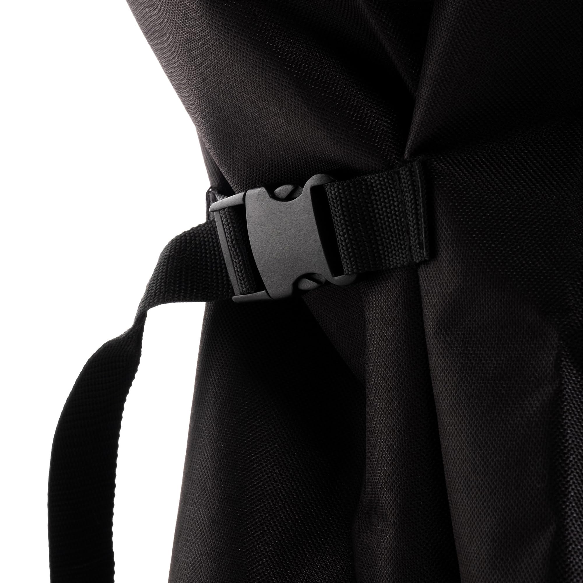 Kamado Joe BJ-GC23BWFS cover adjustable buckle for secure fit and easy handling.