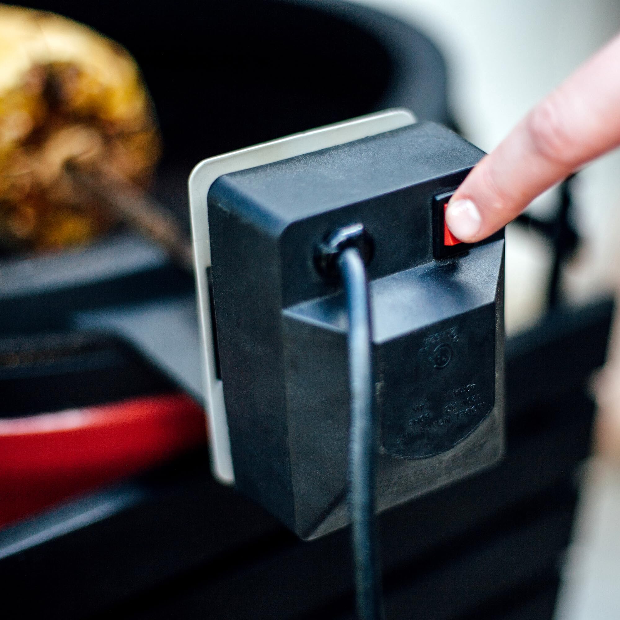 Kamado Joe Joetisserie delivers juicy roast outcomes.