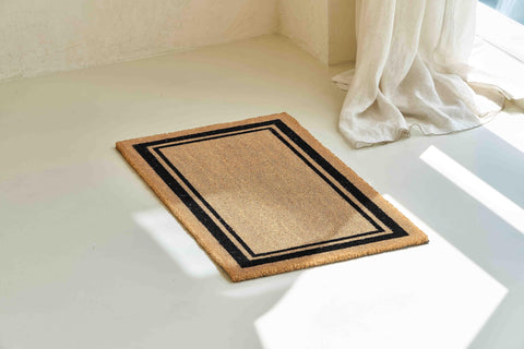 KANKUN High-traffic Entry Mat stands up to daily use and dirt.