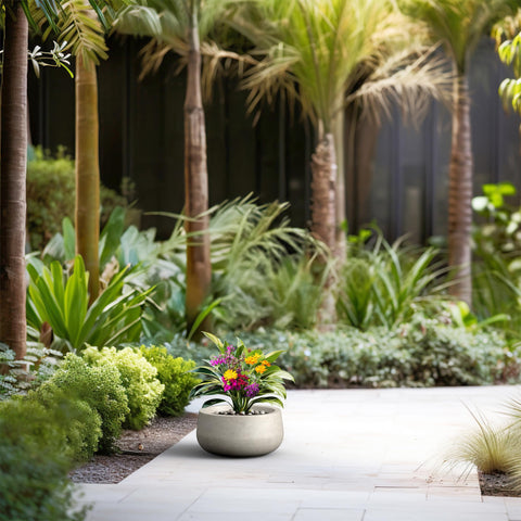 Kante curved silhouette complements modern and traditional spaces.