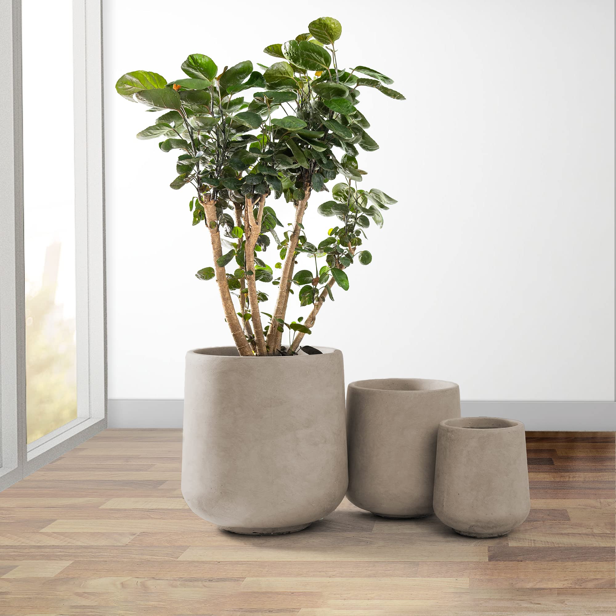 Kante indoor-outdoor planter suits modern, minimalist and traditional spaces alike.