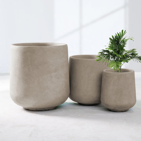 Kante planter includes rubber plug, indoor-outdoor adaptability with easy drainage control.