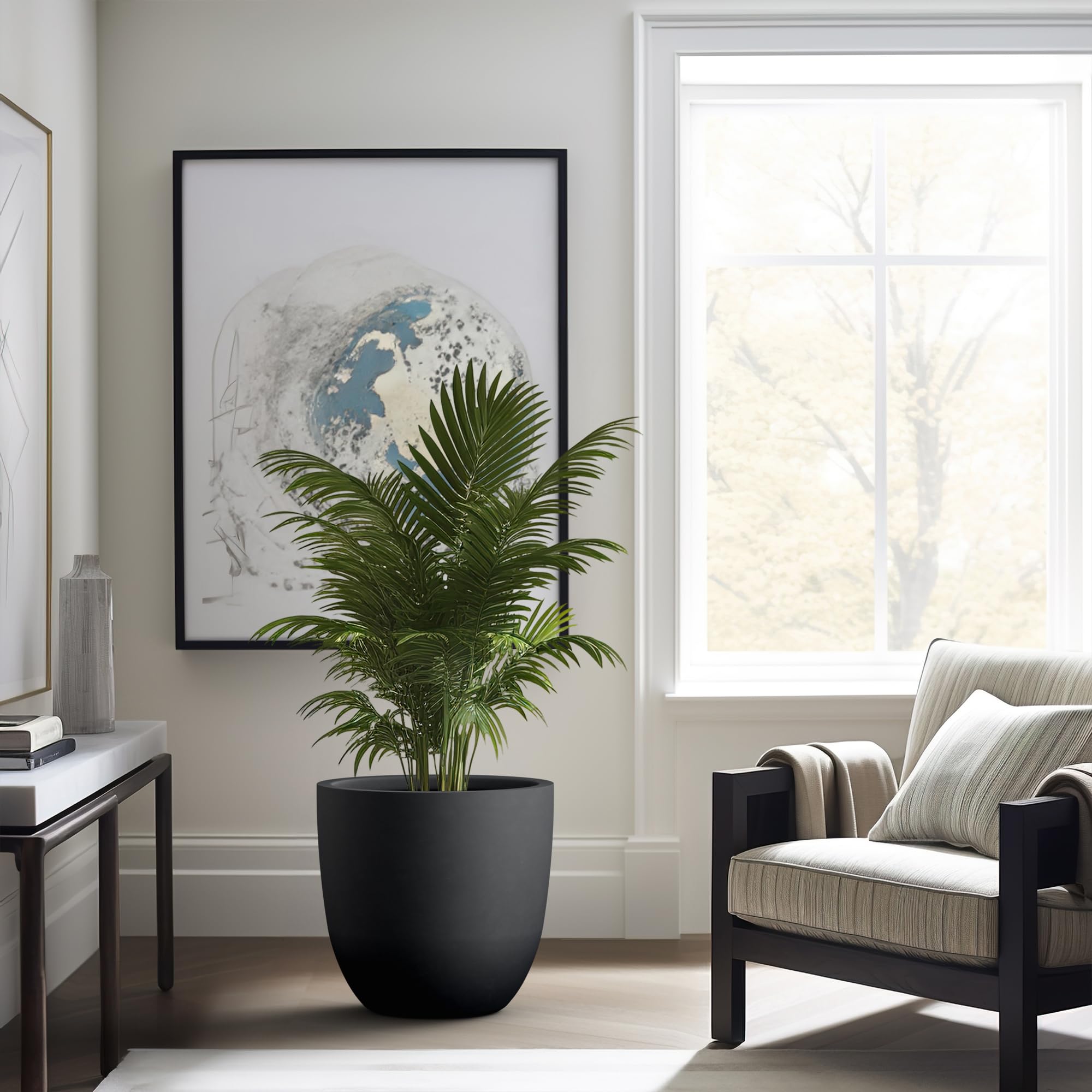 Kante 18-inch round planter showing installed rubber plug for indoor or outdoor use.