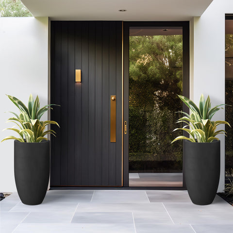 Kante concrete planter includes a rubber plug for indoor and outdoor use