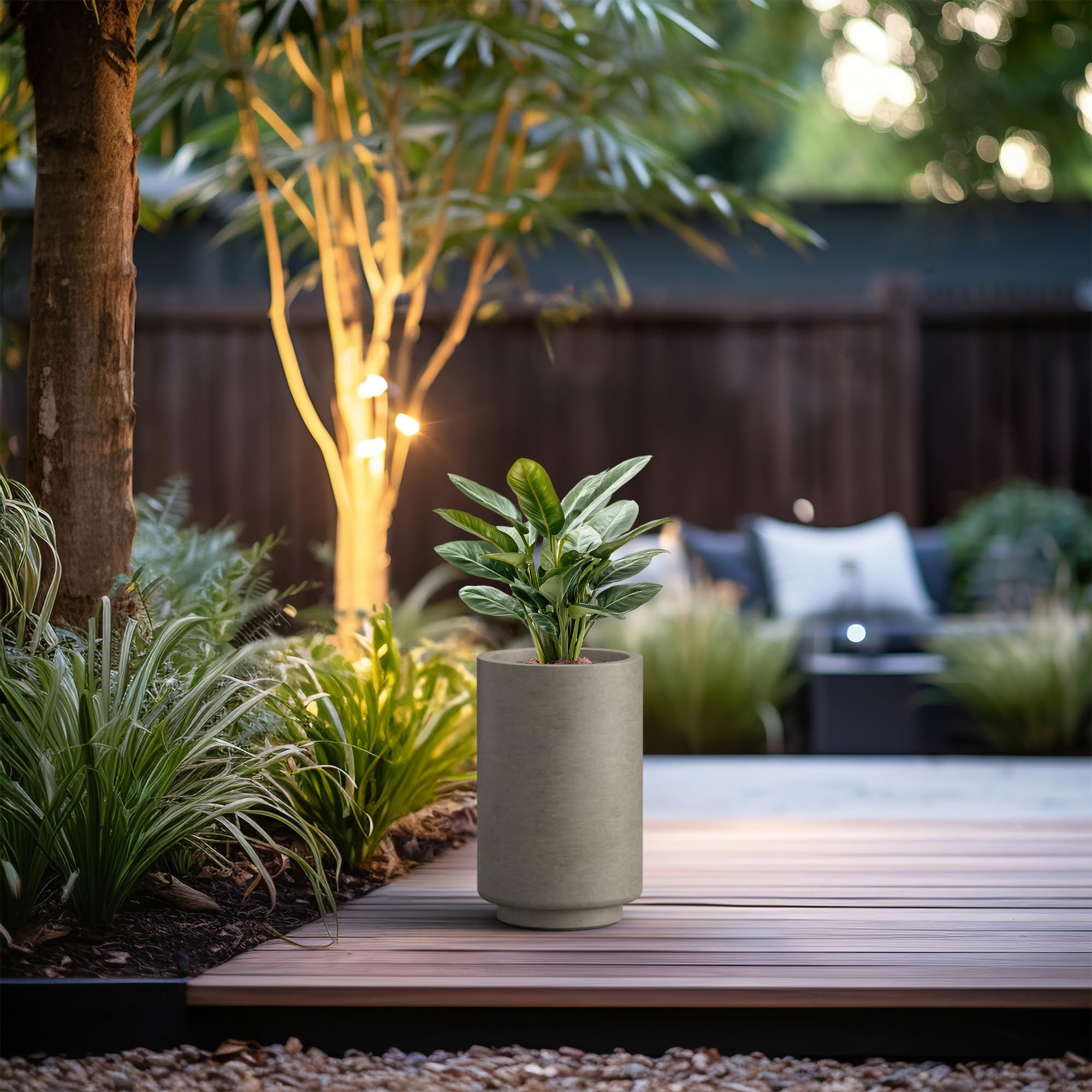 Kante large planting space accommodates trees, shrubs, or blooms
