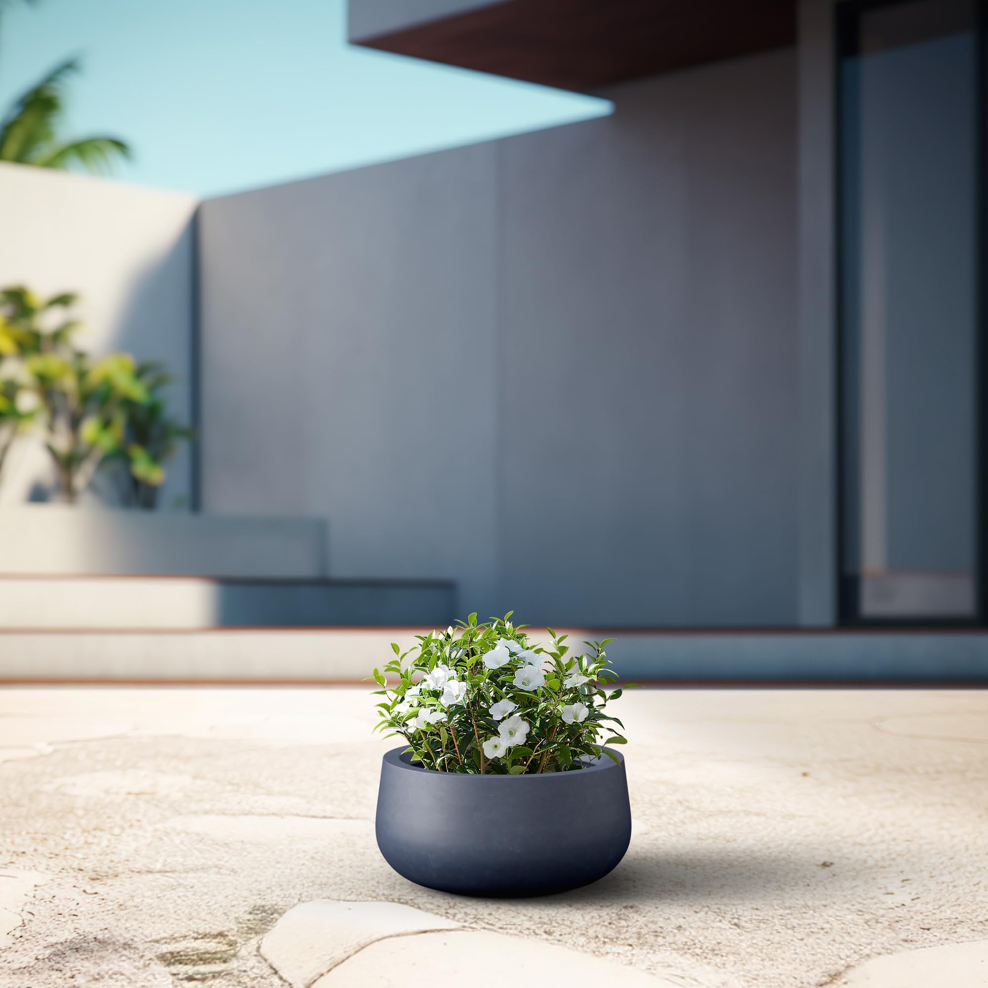 Kante weather-durable planter withstands wind, rain, heat, and cold.