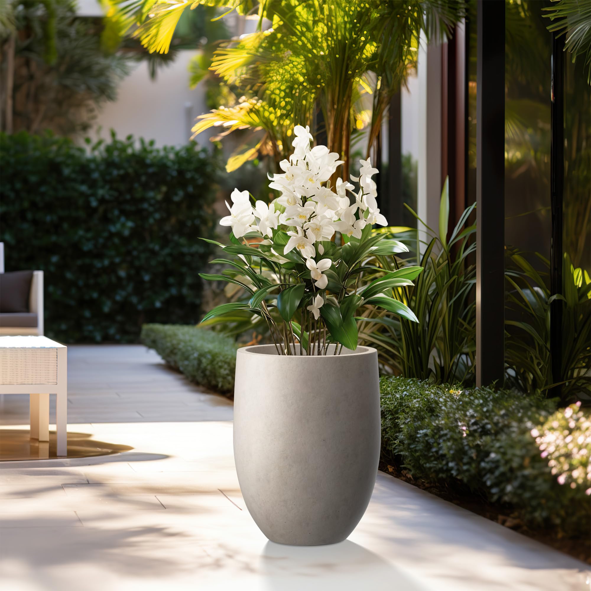 Kante weathered-concrete tall planter back view, fits urban balconies.