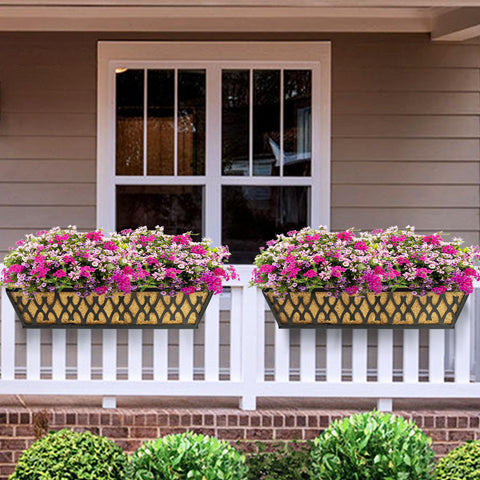 Karlliu coco liner-equipped planters promote healthy drainage and root breathability.