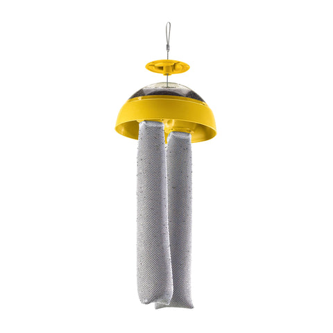 Seven-pound seed capacity feature highlighted on Kaytee feeder in yellow.