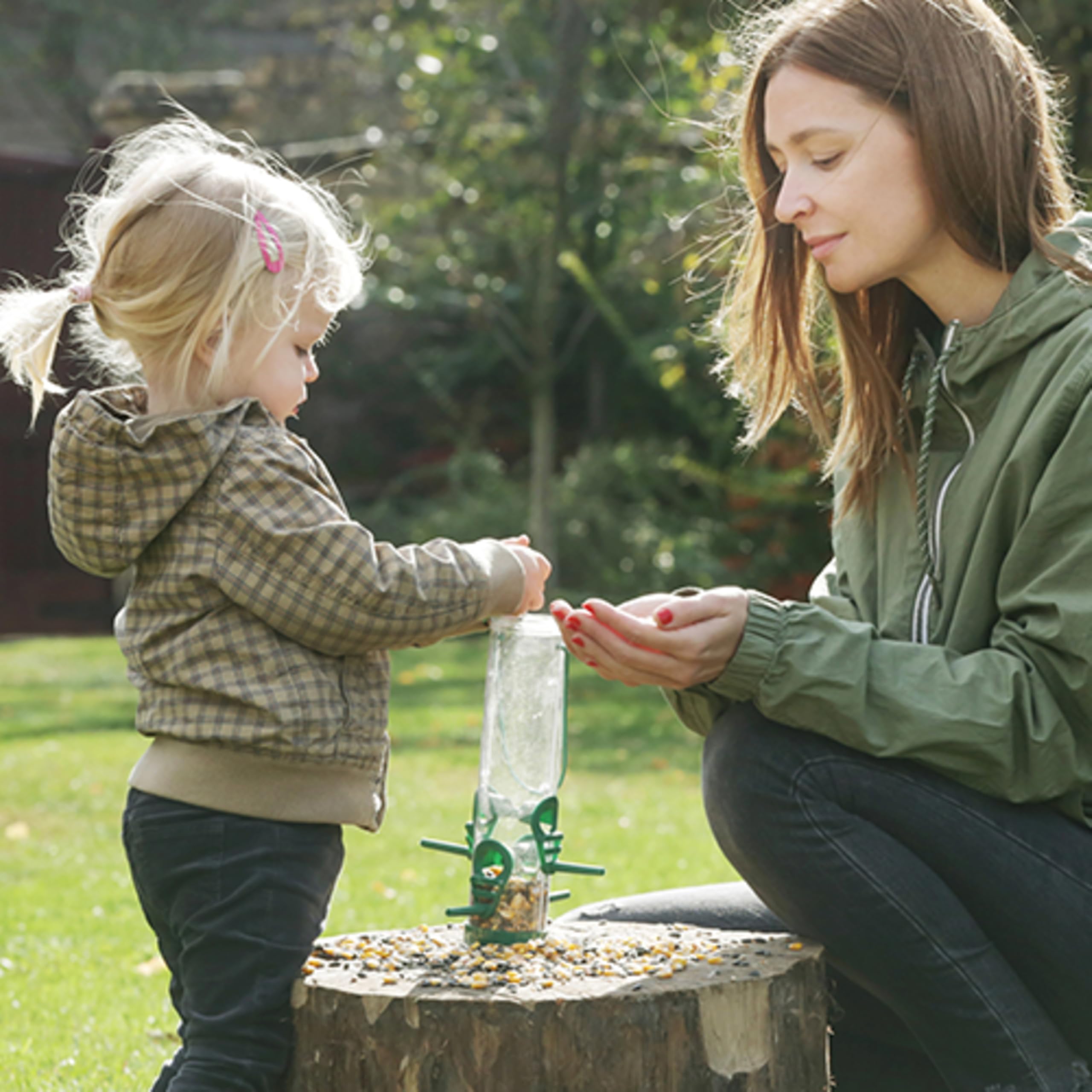Kaytee Essentials Blend attracting sparrows and jays to a busy feeder