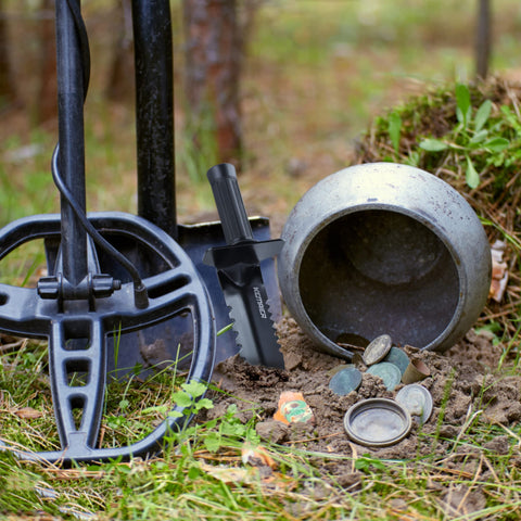 Kemaier portable sheath and belt-mount shovel ready for quick access outdoors.