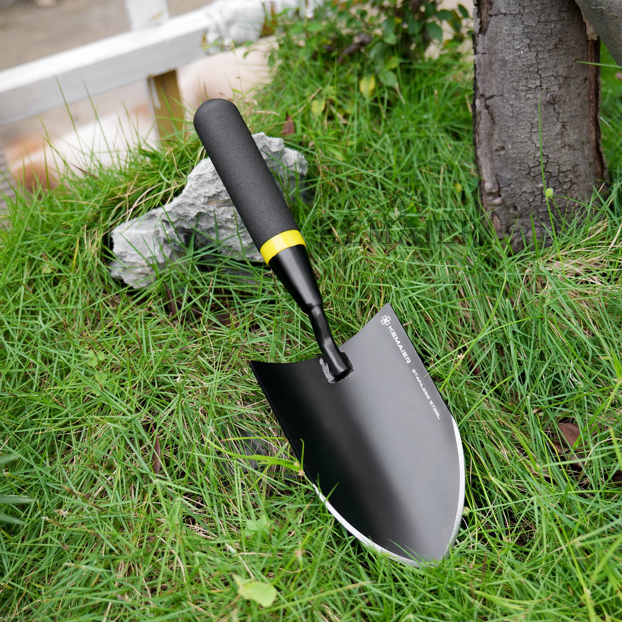 Kemaier weatherproof grip suitable for all weather gardening tasks.