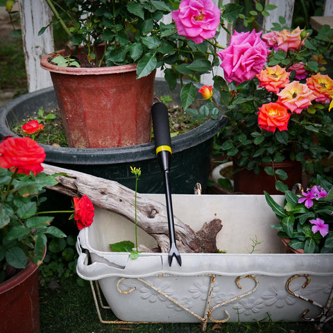 Kemaier professional-grade gardening tool for efficient weeding tasks.