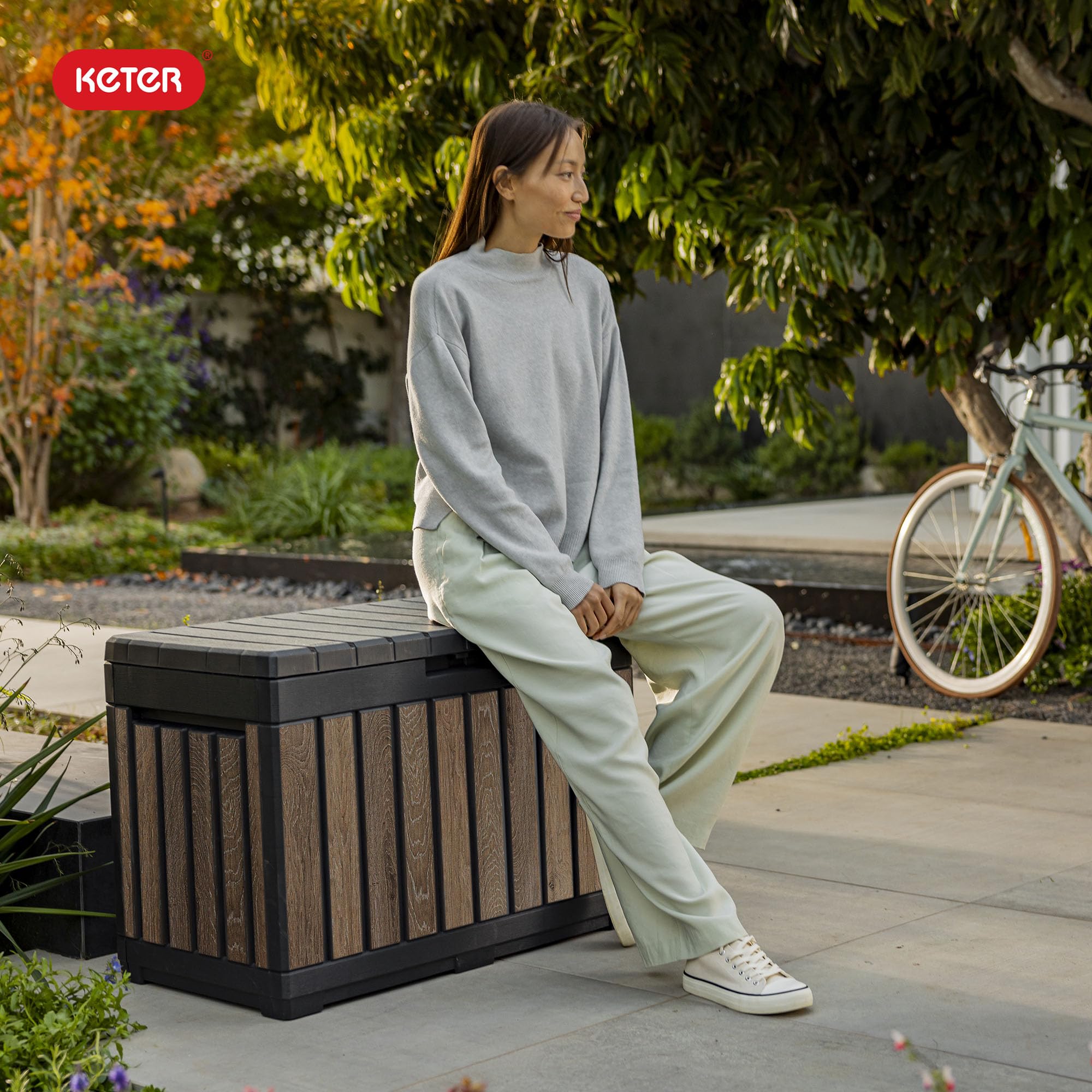 Keter Signature Everwood DECoCOAT texture resists fading and weathering.