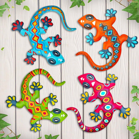 Kggetr metal gecko wall art decor on fence adds color to outdoor spaces