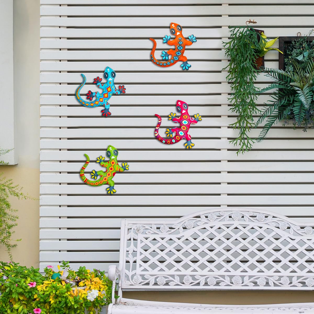 Kggetr metal gecko wall sculpture with two hooks for easy hanging