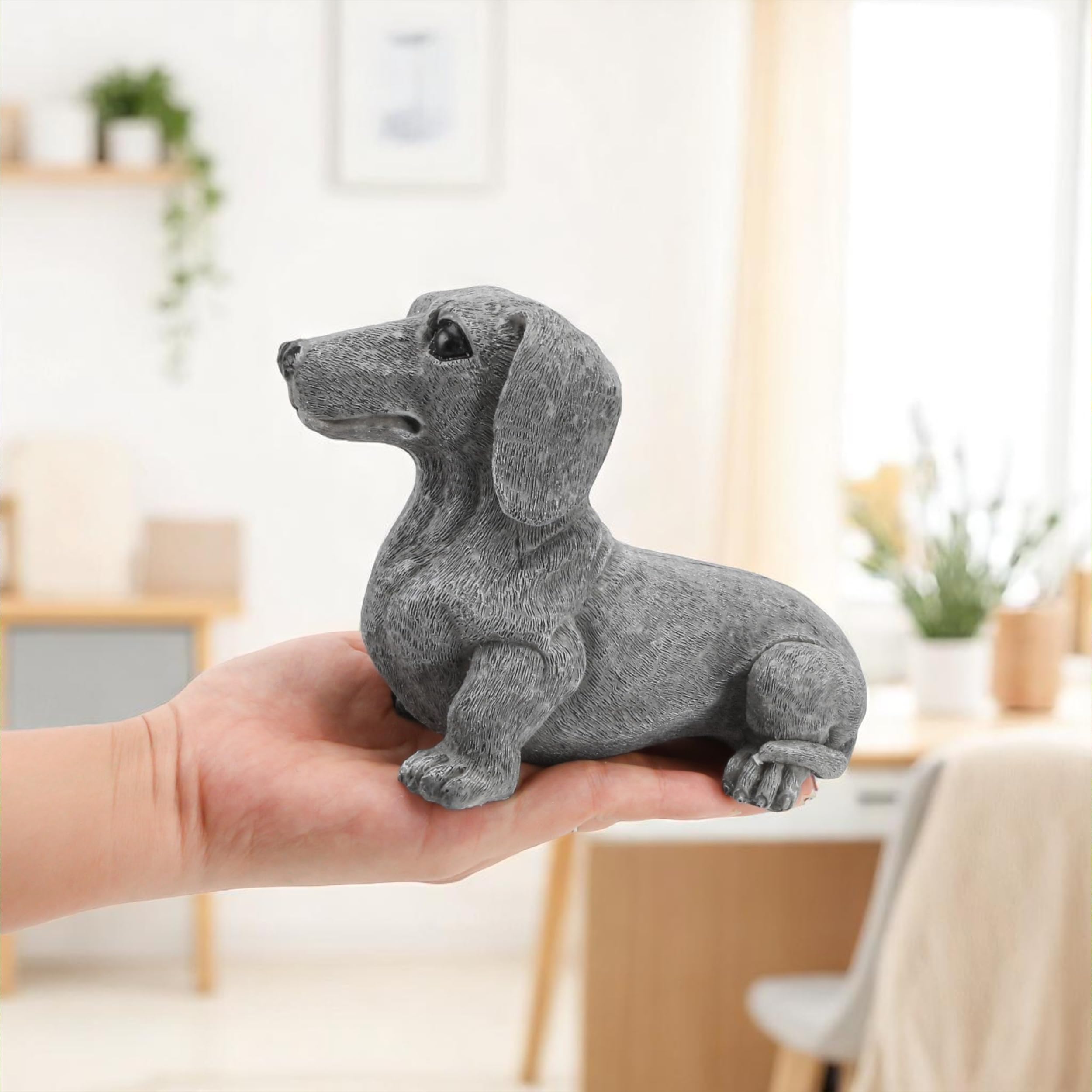 KH866 dachshund statue for indoor display on desk or shelf.