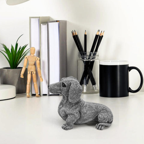 KH866 dachshund statue features a non-slip base for stable placement.