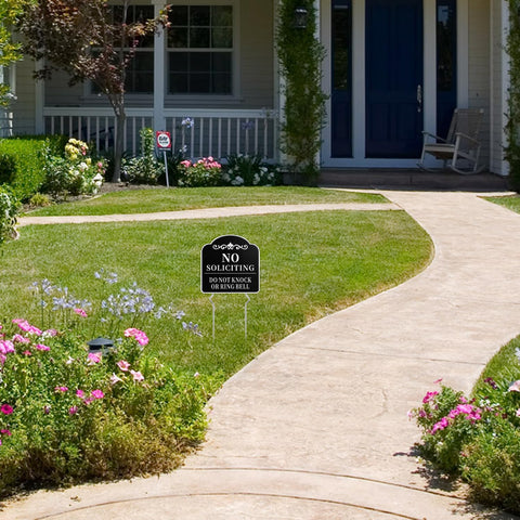 Kichwit front-door sign communicates preferences clearly for visitors.