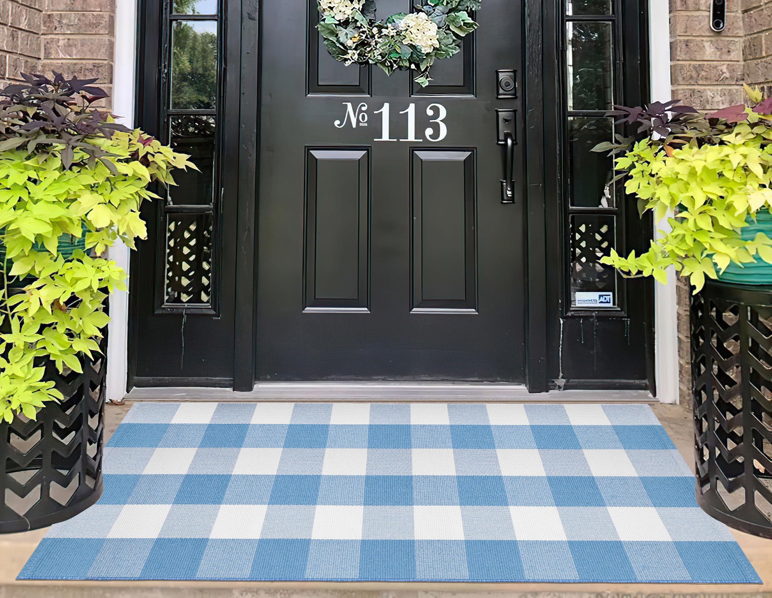 KIhipIoe easy-clean rug is ideal for high-traffic entryways and living areas.