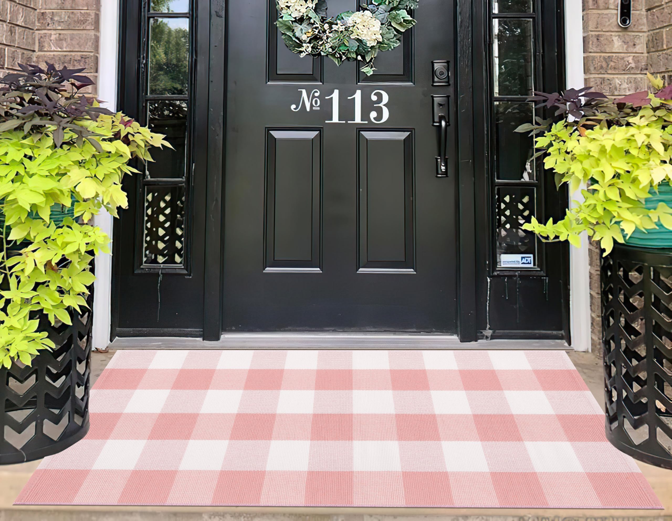 KIhipIoe wash-and-go rug resists fading and stays bright with gentle care.