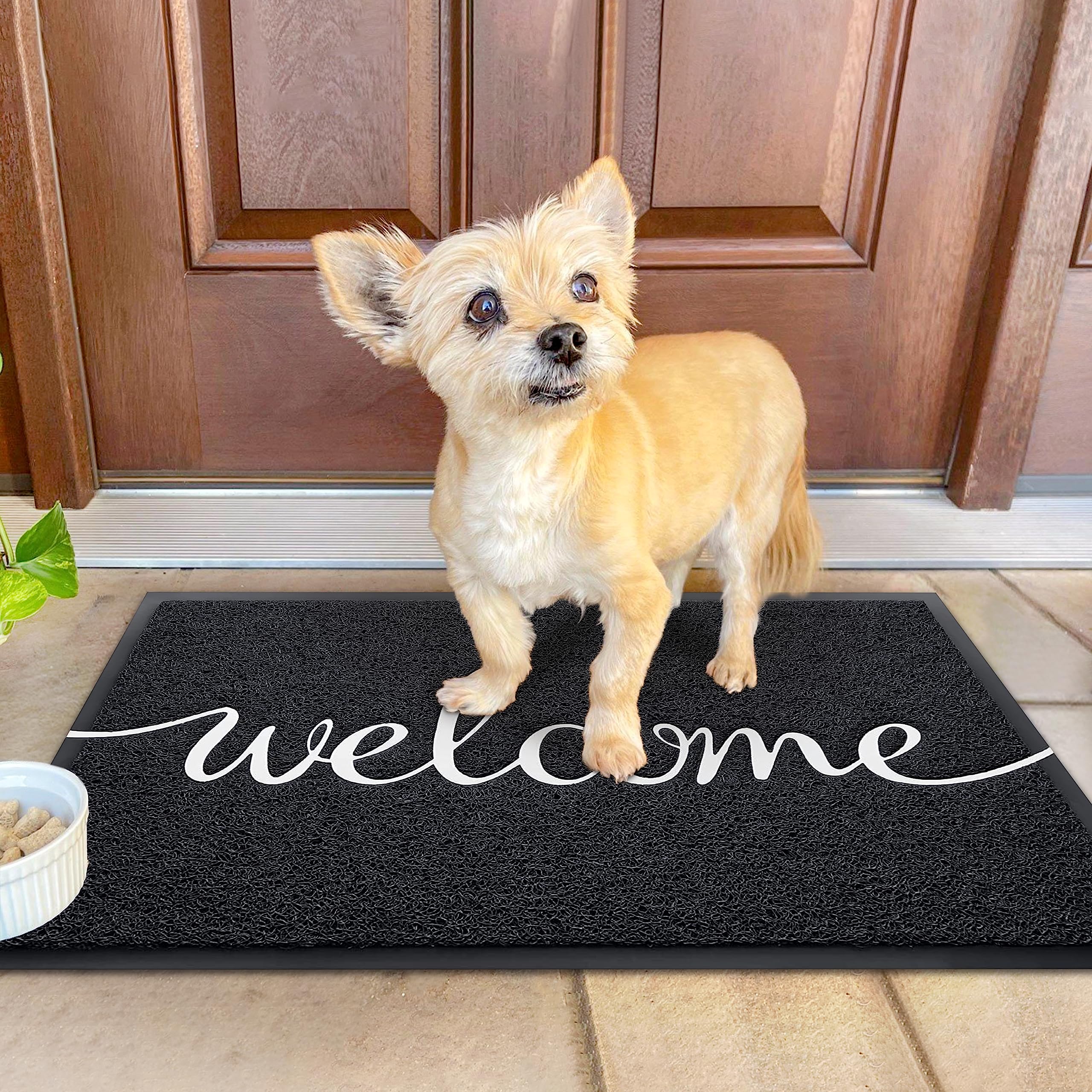 KILOCOCO Rubber backing provides a secure grip on wooden or tile floors.