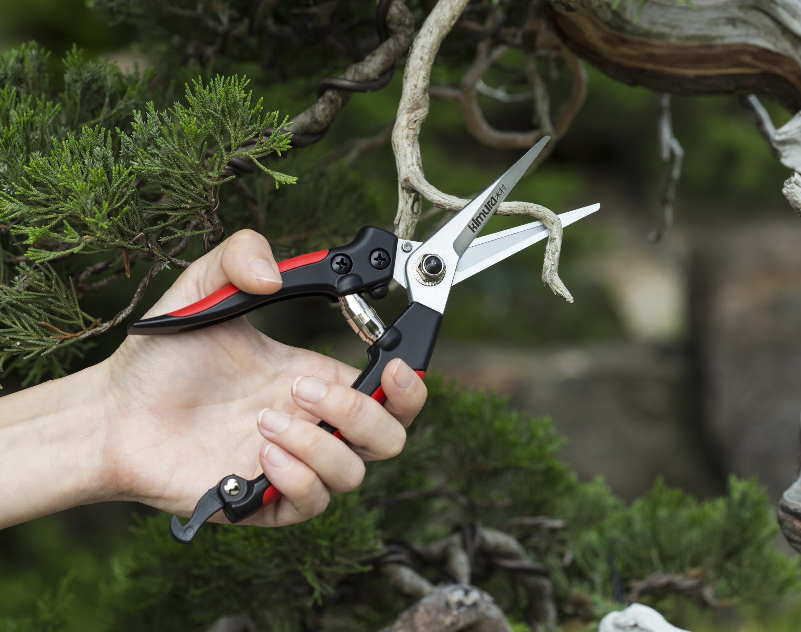 Kimura 8-Inch Pro pruning scissors locking mechanism for quick secure closure.