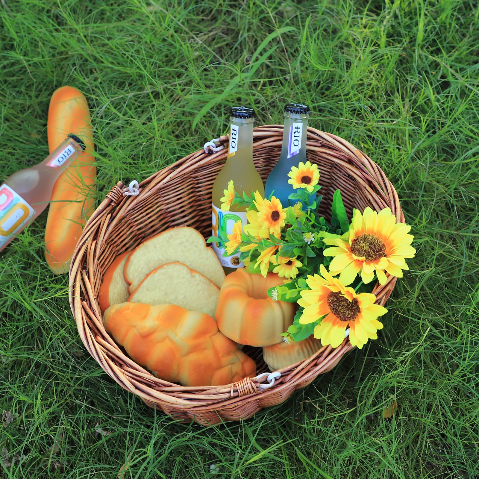 Kingwillow basket is lightweight and sturdy for outings.