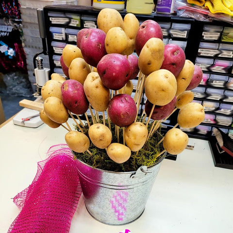 KINJOEK round metal planters for weddings and event decorations.