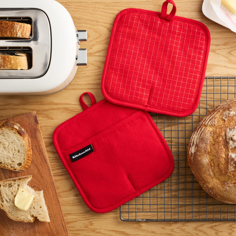 KitchenAid Gourmet Gridlines pot holder silicone grip detail showing slip-resistant palm.