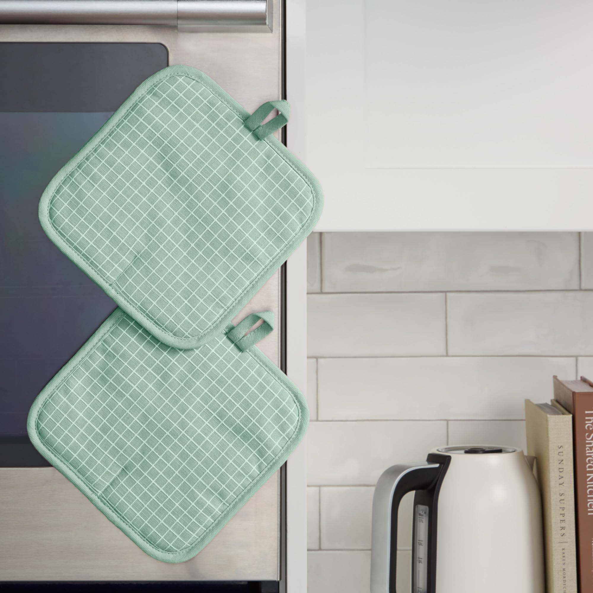 KitchenAid gridlines pot holder magnetic loop for easy hanging and quick access.