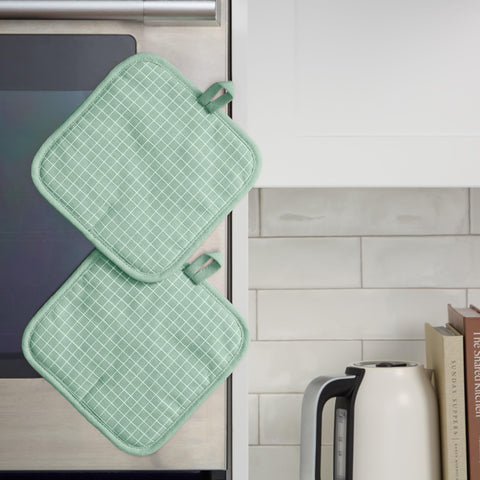 KitchenAid gridlines pot holder magnetic loop for easy hanging and quick access.