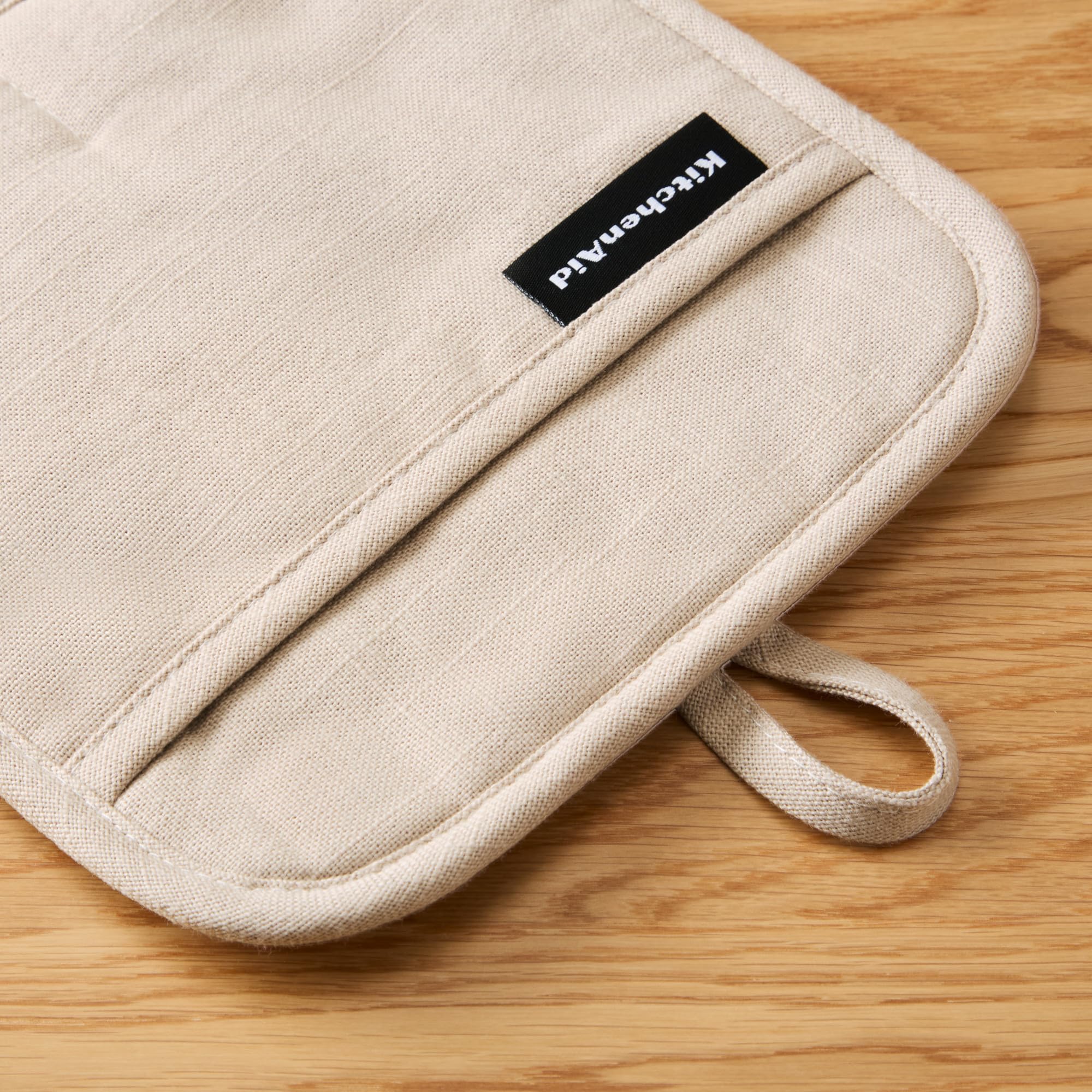 KitchenAid Gridlines pot holder with magnetic cuff for easy storage.