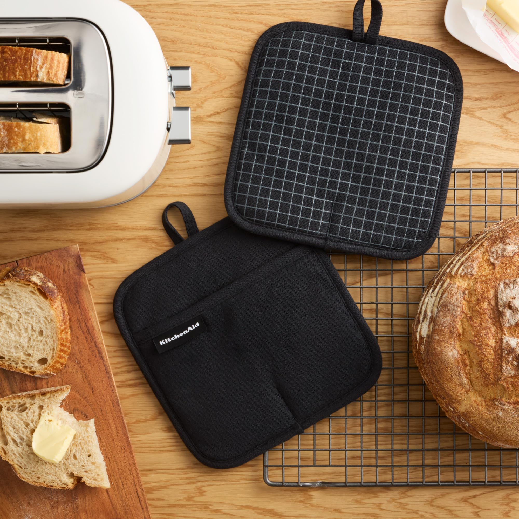 Close-up of silicone palm on KitchenAid potholder for slip-resistant grip.